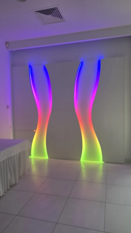 Biała podświetlana ścianka dekoracyjna 5-elementowa Velia RGB + White LED