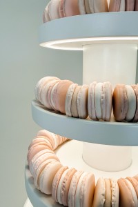 Podświetlana wielopoziomowa patera deserowa Luna Macaron 7 White LED na makaroniki