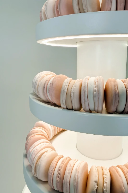 Podświetlana wielopoziomowa patera deserowa Luna Macaron 7 White LED na makaroniki